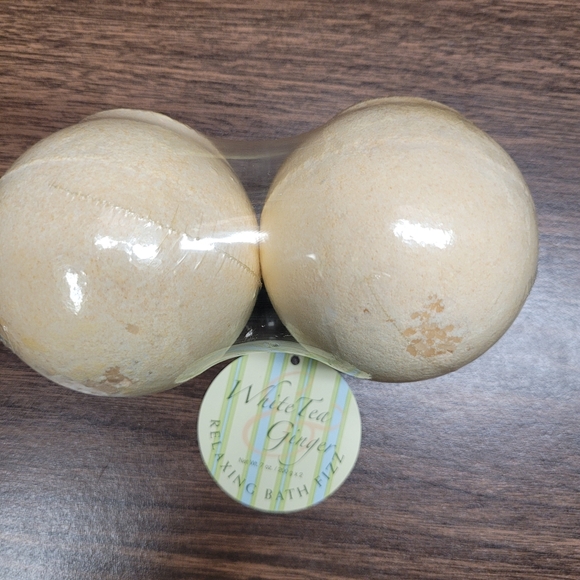 Buy 3 get 1 free (see details),  1-Mango Peach Bath Fizzers + 2 BATH BOMBS (310) - Picture 2 of 5